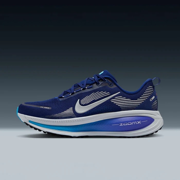 Nike Vomero 18 Sneakers In Blue And White