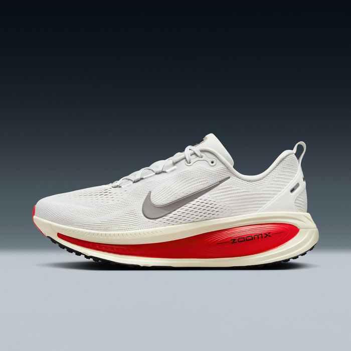 Nike Vomero 18 Sneakers In Off White And Red