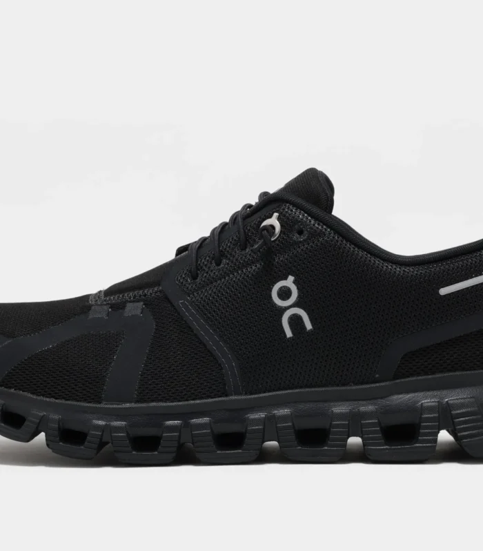 On Cloud 6 Sneakers In Black - 37