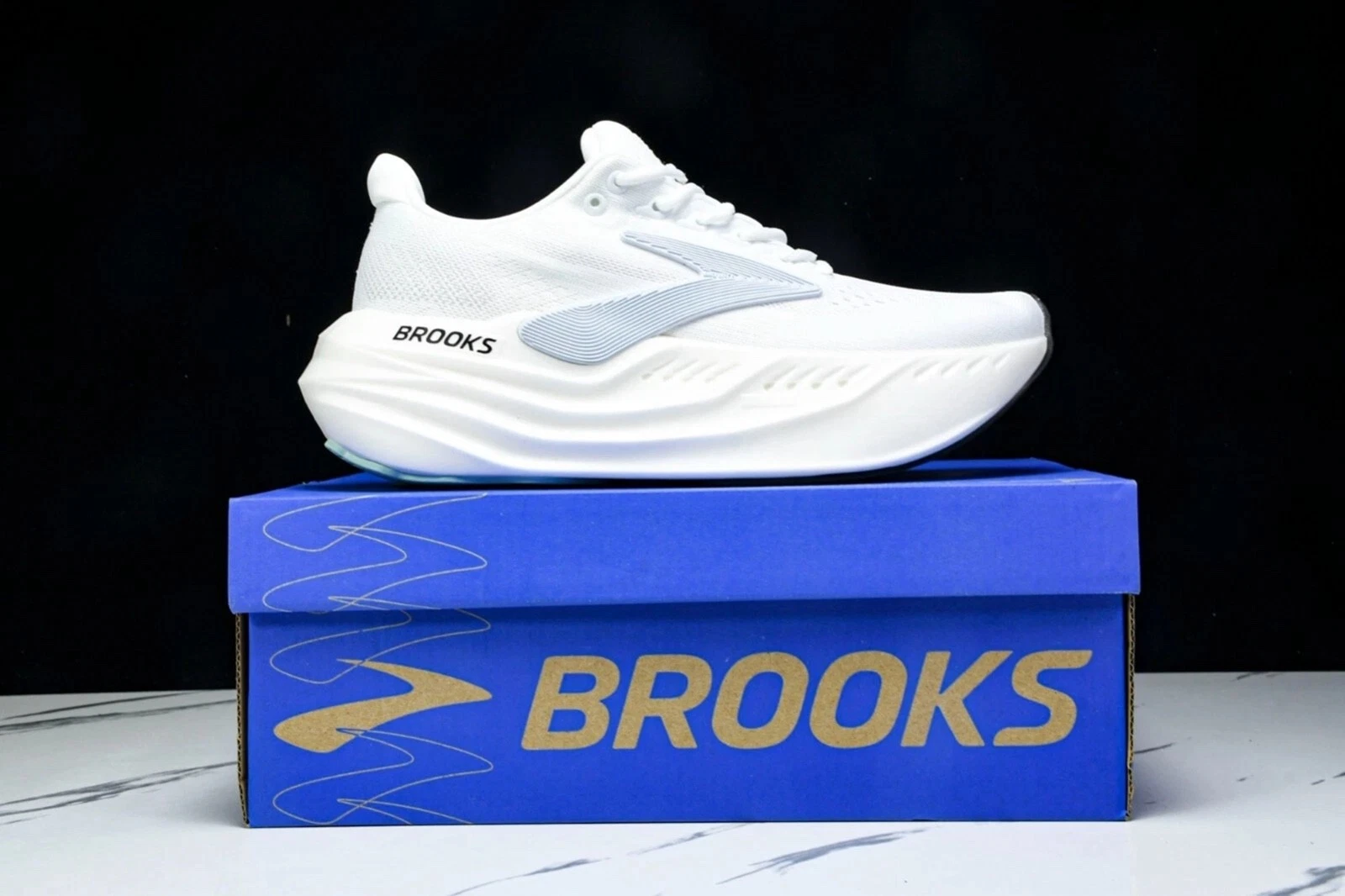 Brooks Glycerin Max Sneakers In White