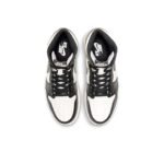 Air Jordan 1 Retro High Dark Mocha - Image 4